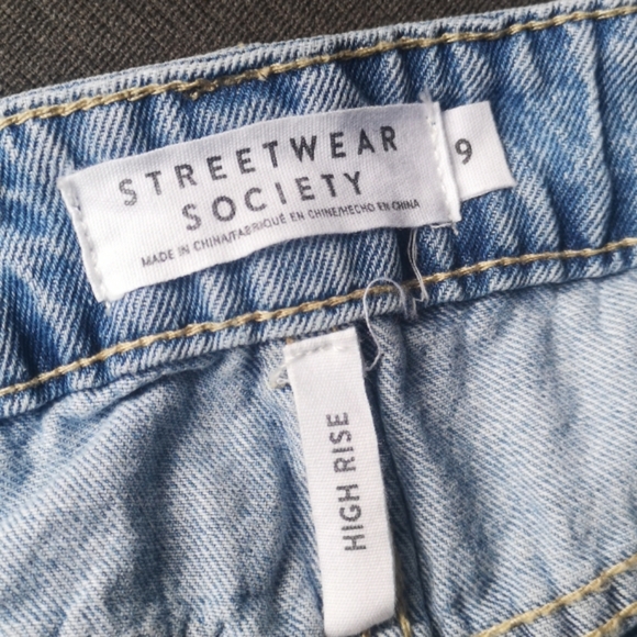 π 2 for $30 π - Picture 4 of 4